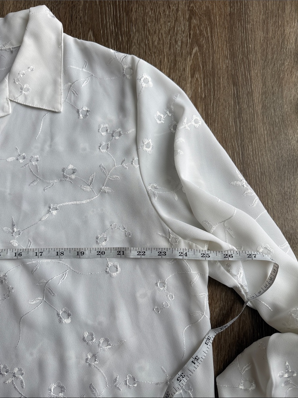 💥White Embroidered Sheer Button Front Blouse💥 - Picture 3 of 7